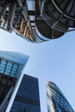 Londra İngiltere 10th Haziran 2015: Lloyds ararken, Leadenhall bina ve St Mary Axe Londra şehir inşaat