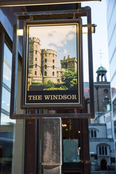 London June 10Th 2015 Windsor Public House Sign Located Next — Stock Photo, Image
