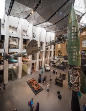 Londra İngiltere 12th Haziran 2015: Bir Harrier jet, Spitfire V1 ve V2 roketi Londra Imperial savaş Müzesi'nde iç Gösterim.