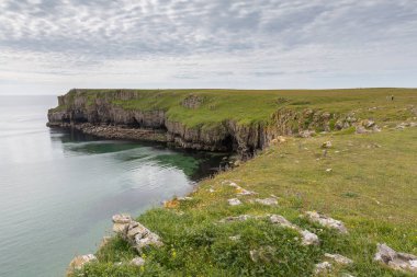 Stackpole Pembroke sahil yolu, Galler, İngiltere'den görüldüğü gibi kafa