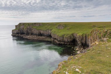 Stackpole Pembroke sahil yolu, Galler, İngiltere'den görüldüğü gibi kafa