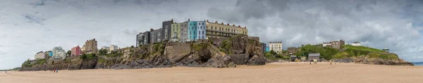 Tenby Walii Czerwca 2015 Panoramę Miasta Tenby Plaży Obok Fort — Zdjęcie stockowe