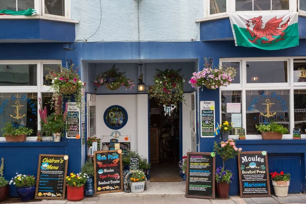 Tenby Wales June 16Th 2015 Menus Flowers Hope Anchor Pub — Stock Photo, Image