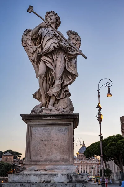 Roma Giugno 2015 Angelo Con Scultura Spugna Antonio Georgetti Sul — Foto Stock