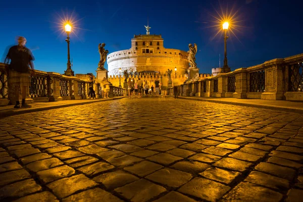 Rome Italy June 2015 Tourists Beautiful Pont Sant Angelo Bridge — Stock Photo, Image