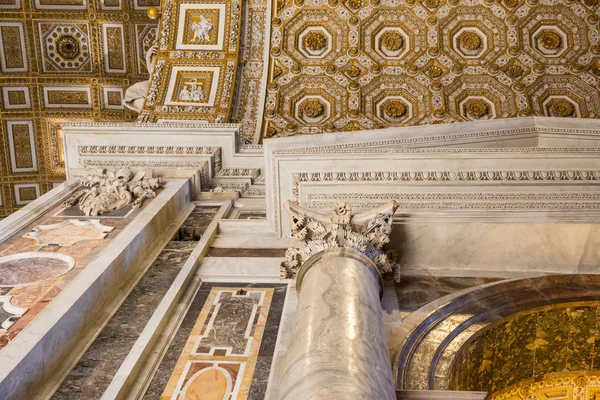 Rome Italy June 2015 Looking Incredible Ceiling Peter Basilica Rome — Stock Photo, Image