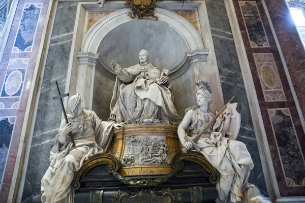 Řím Itálie Červen 2015 Papežské Sochy Plastiky Uvnitř Baziliky Svatého — Stock fotografie