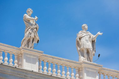 Roma İtalya 27th Haziran 2015: St Peter's Meydanı, Roma colonnades heykeller