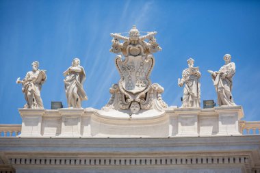 Roma İtalya 27th Haziran 2015: St Peter's Meydanı, Roma colonnades heykeller