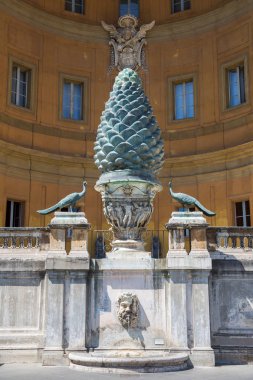 Roma İtalya 27 Haziran 2015: Fontana della Pigna ya da sade bir şekilde Pigna 