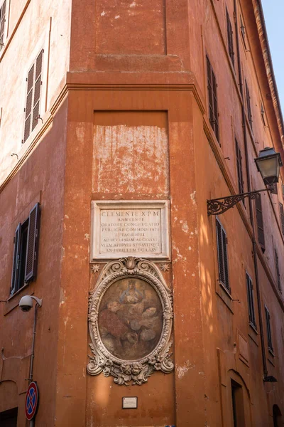 Rome Italië Juni 2015 Beeldhouwkunst Schilderen Een Hoek Van Straat — Stockfoto