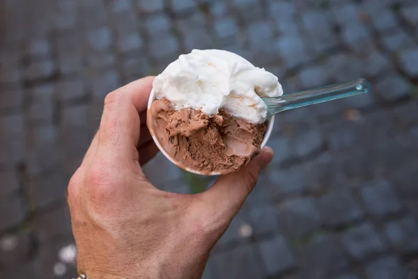 Vue Haut Main Homme Tenant Une Crème Glacée Rome Italie — Photo