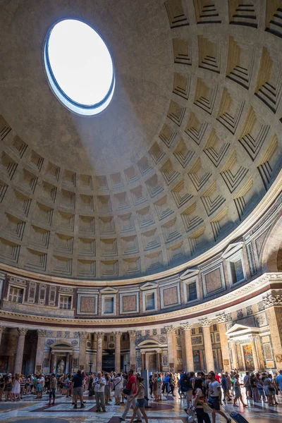 Řím Itálie Červen 28Th 2015 Světla Centrální Oculus Panteonu Svítí — Stock fotografie