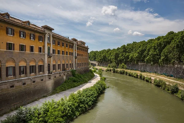 Gebouw Met Uitzicht Rivier Tiber Het District Van Rome Trastevere — Stockfoto