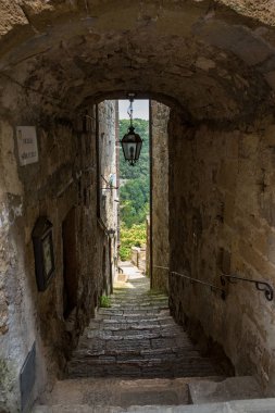 Pitigliano İtalya 30th Haziran 2015: konut Pitigliano, Toskana bölgesindeki lider dar geçitler