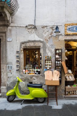 Pitigliano İtalya 30th Haziran 2015: Küçük ama iyi Şarküteri Pitigliano güzel Toskana şehir içinde Aralık