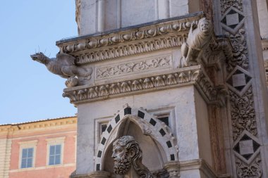 Palazzo Publico Siena heykeller