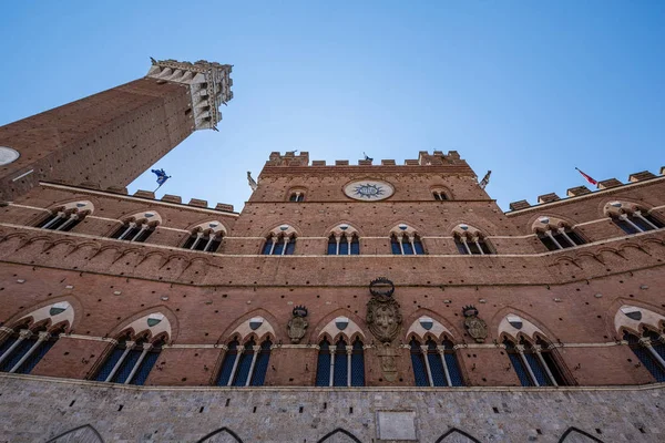 Mirando Hacia Fascia Del Palazzo Publico Torre Del Mangia Siena — Foto de Stock