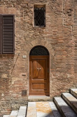Siena İtalya 1 Temmuz 2015: Kapı Siena, Toskana katedralde arkası dışarıda basamaklarda