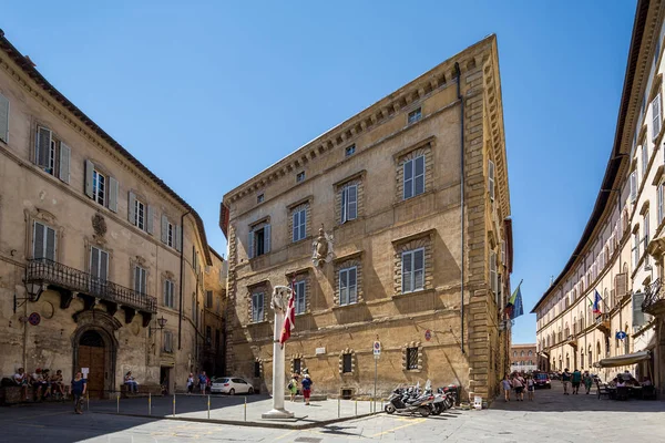 Siena Italien Juli 2015 Turister Vandra Bland Fantastiska Arkitektur Ljudet — Stockfoto