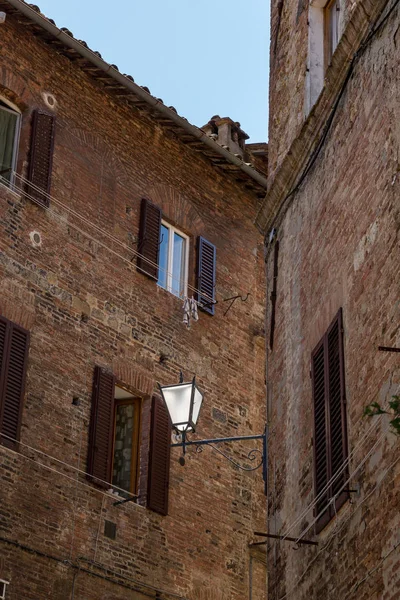 Zonlicht Verlicht Een Straat Lamp Siena Toscane Italië — Stockfoto