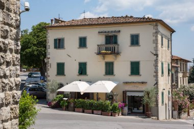 Radda İtalya 2nd Temmuz 2015: Restoran ve şarap barı pitoresk kentin Radda, Toskana, İtalya