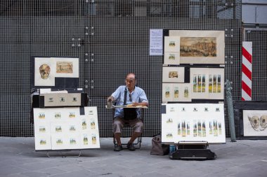 Floransa İtalya 2nd Temmuz 2015: Floransa, İtalya Uffizi Müzesi dışında yetenekli sokak sanatçı