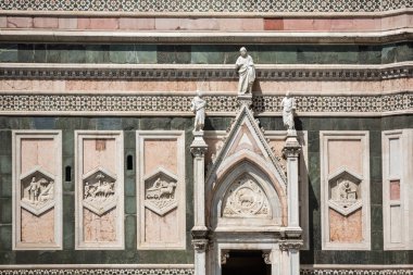 Floransa İtalya 3 Temmuz 2015: Heykel kemer detay Giotto'nun Çan Kulesi Floransa, İtalya