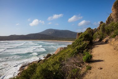 Yürüyen parça yanında güzel Norman Beach'te Wilsons promontory Milli Parkı, victoria, Avustralya