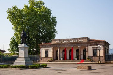 Lucca İtalya 5th Temmuz 2015: Toskana İtalya Lucca şehir çevreleyen duvarlar üzerinde bulunan Restoran