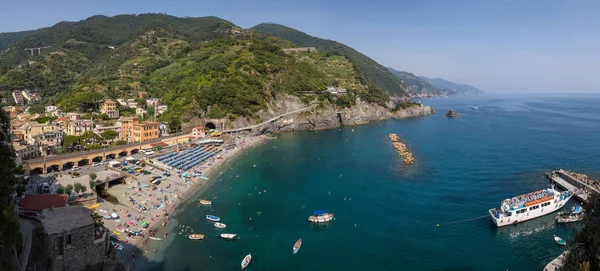 Monterosso Mare Italy July 5Th 2015 Panoramic View Beach Ferry — Stock Photo, Image