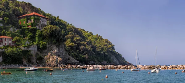 Levanto Itália Julho 2015 Casa Empoleirada Acima Porto Levanto Costa Fotografia De Stock