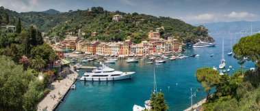 Portofino İtalya 6th Temmuz 2015: İnanılmaz güzel İtalyan kıyı kasaba, Portofino panoramik görünümü 