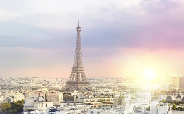 Zachód słońca Wieża Eiffla i Paryż widok miasta z Triumph Arc. Wieża Eiffla z Champ de Mars, Paryż, Francja. Piękne romantyczne tło — Zdjęcie stockowe