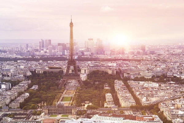 Zachód słońca Wieża Eiffla i Paryż widok na miasto z Triumph Arc. — Zdjęcie stockowe