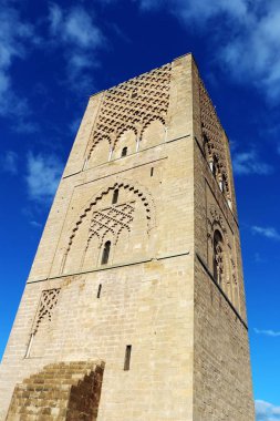 Fas, Rabat. Kral 5. Muhammed 'in anıtının karşısındaki Hasan Kulesi.