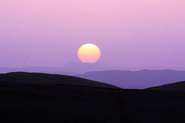 Belles dunes de sable dans le désert du Sahara au Maroc — Photo