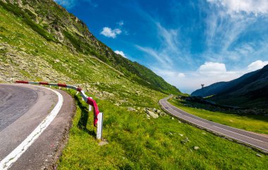 Romanya mounatins Transfagarasan yolda. güzel ulaşım arka planda yaz saati