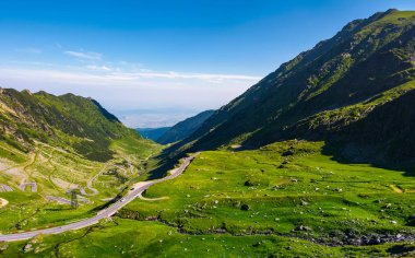 Transfagarasan yol muhteşem seyahat hedef var. güzel dağlık manzara ve popüler turistik Romanya