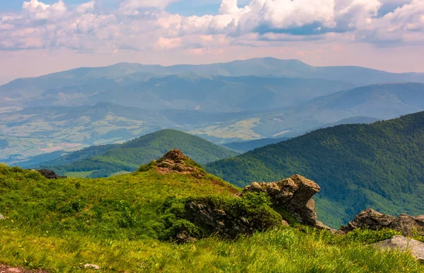 Vista Desde Acantilado Hasta Valle Hermoso Paisaje Verano Las Montañas — Foto de Stock