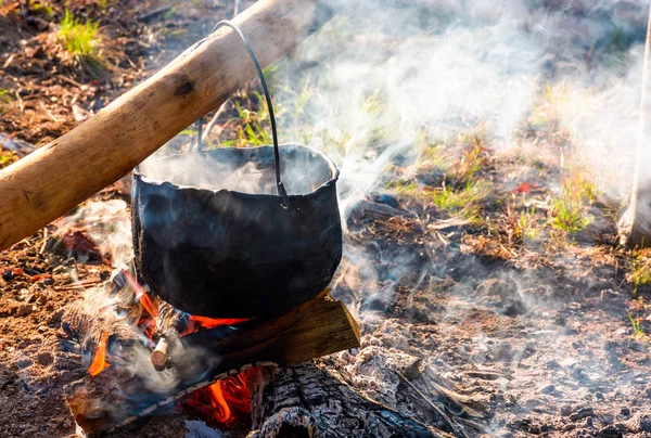 Kessel Dampf Und Rauch Auf Offenem Feuer Outdoor Kochkonzept Altmodische — Stockfoto