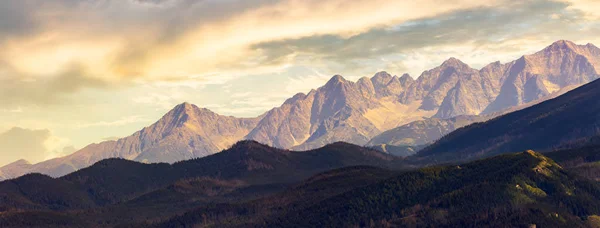 Parte Del Crinale Dell Alta Tarta Tramonto Vista Dal Lato — Foto Stock