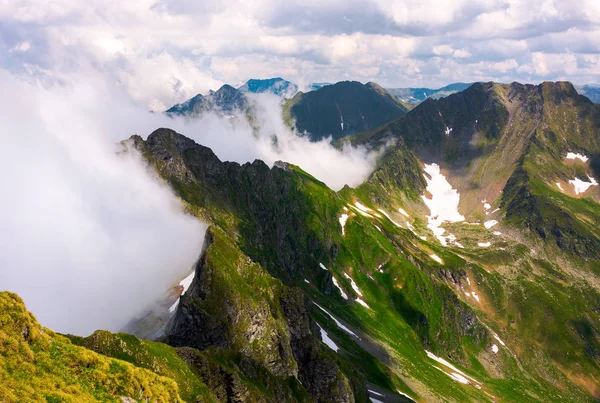 Fagaras Dağlarında Yükselen Bulutlar Güney Karpatlar Toplayan Güzel Yaz — Stok fotoğraf