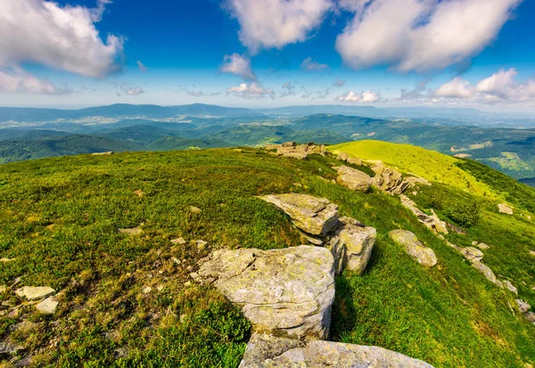 Paisaje Montañoso Verano Hermoso Paisaje Con Formación Rocosa Colina Cubierta —  Fotos de Stock