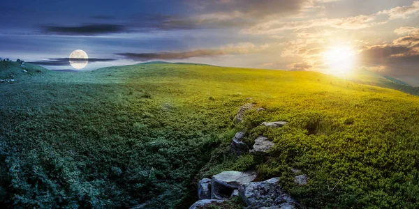 Schimbarea Timpului Soarele Luna Peste Peisajul Panoramic Peisaj Minunat Vară — Fotografie, imagine de stoc