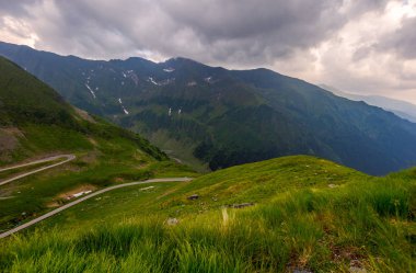 serpantin Transfagarasan yolun dağlarda. güzel ulaşım arka plan