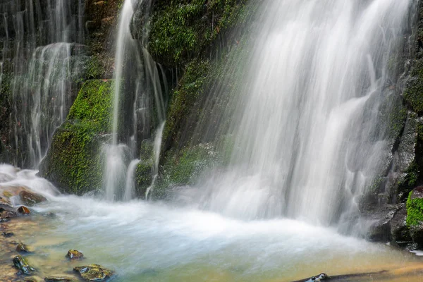 Close Waterfall Foot Mossy Rock Beautiful Calm Nature Background Freshness — Stock Photo, Image