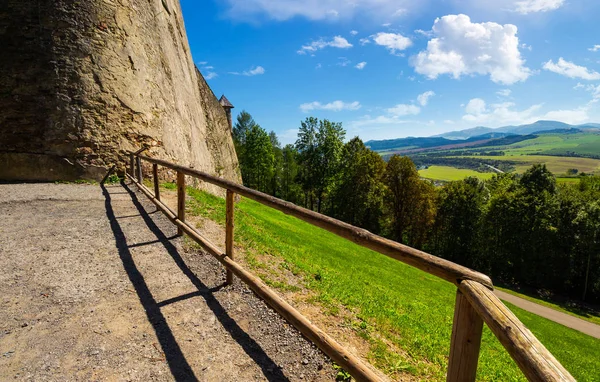 Castle Wall Railing Hill View Beautiful Mountainous Landscape — Stock Photo, Image
