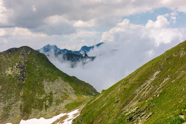 Bir Bulutlu Yaz Gününde Dağlık Manzara Yüksek Irtifa Üzerinde Güzel — Stok fotoğraf