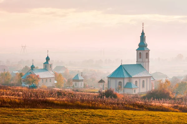 Iglesias Católicas Ortodoxas Amanecer Brumoso Hermoso Paisaje Rural Otoño Tonificación —  Fotos de Stock